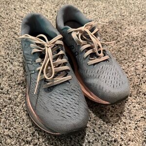 ASICS Gel Kayano 27 Running Shoes in women’s size 9